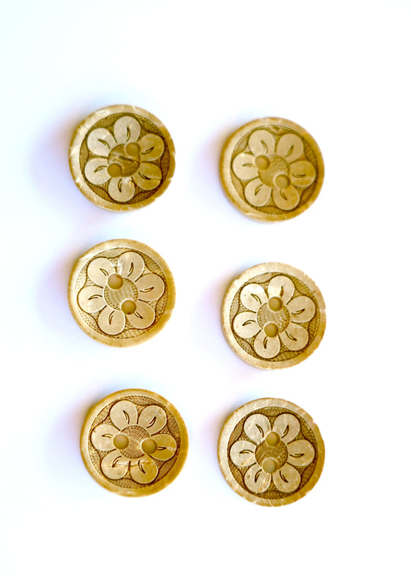 Textured Flower Coconut Buttons